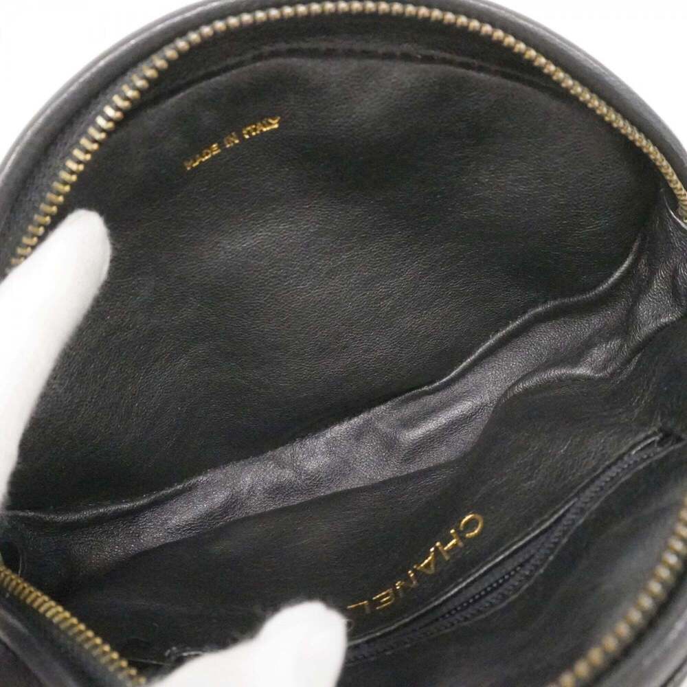 CHANEL Black Lambskin Leather Clutch Bag - Picture 4 of 10